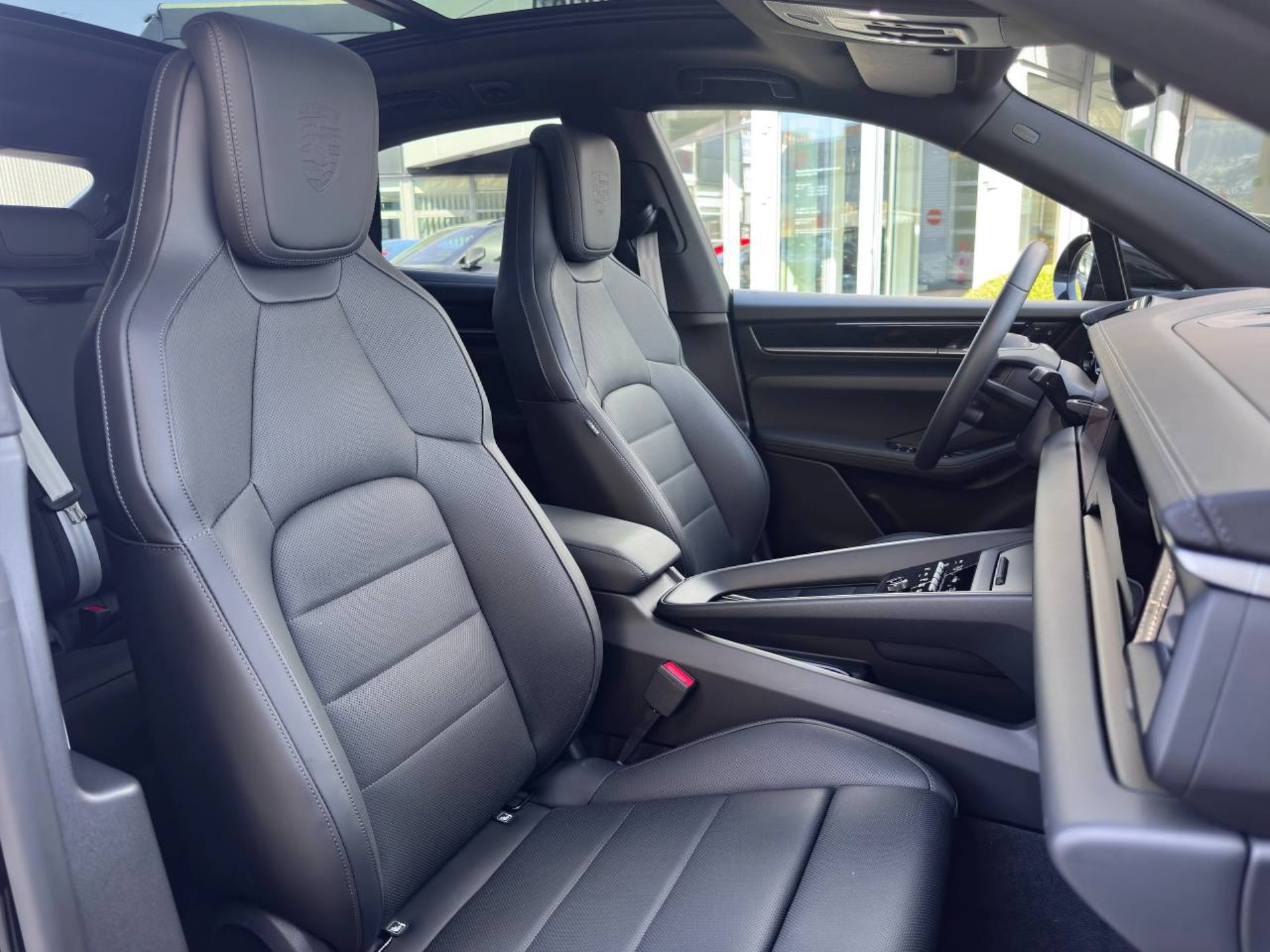 PORSCHE Macan 4-image-17