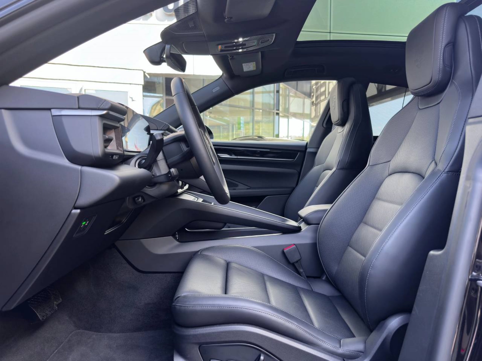 PORSCHE Macan 4-image-15