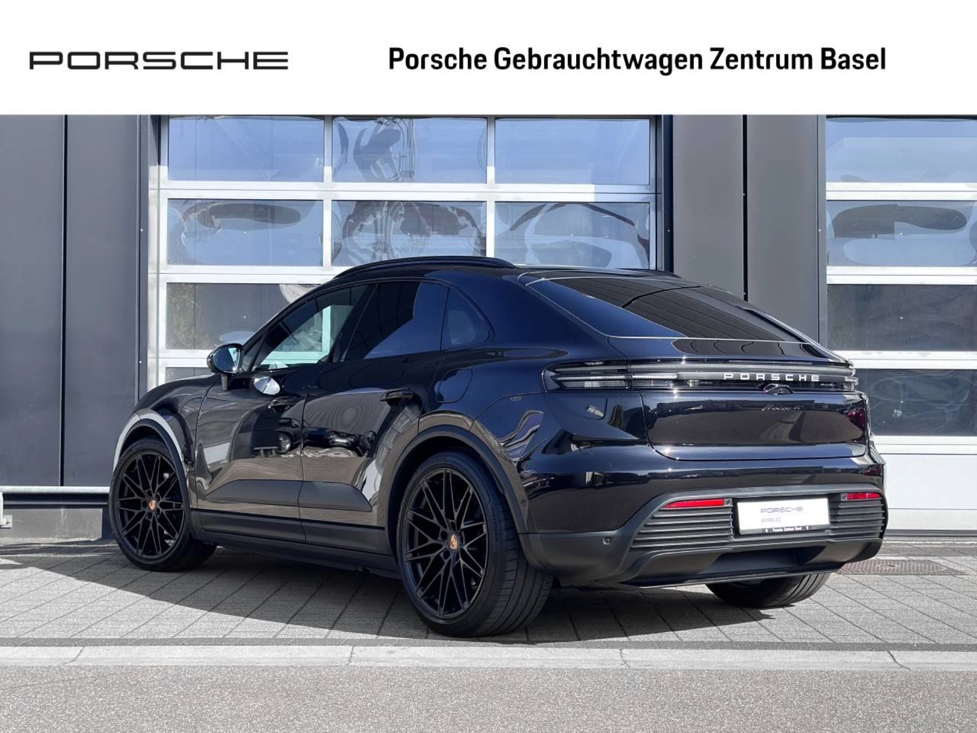 PORSCHE Macan 4-image-2