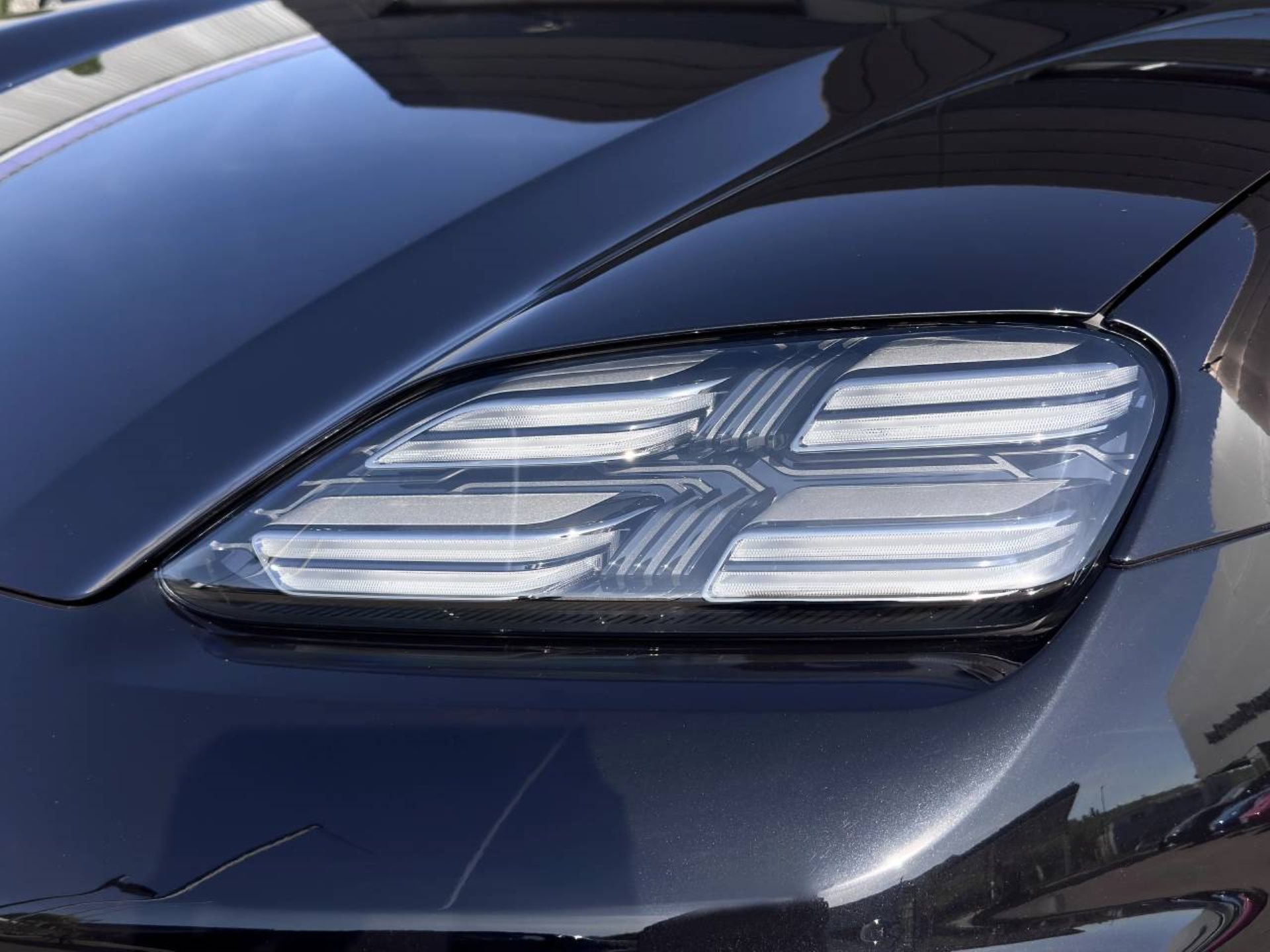 PORSCHE Macan 4-image-13