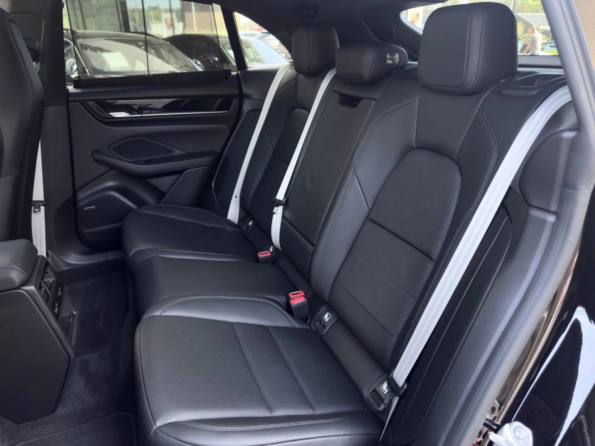 PORSCHE Macan 4-image-20