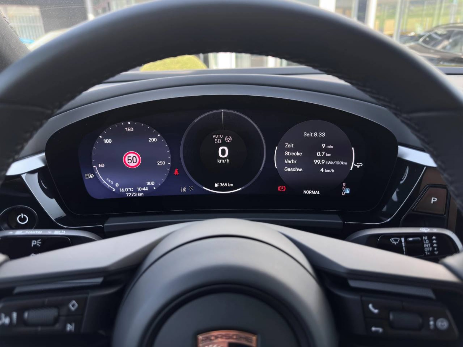 PORSCHE Macan 4-image-18