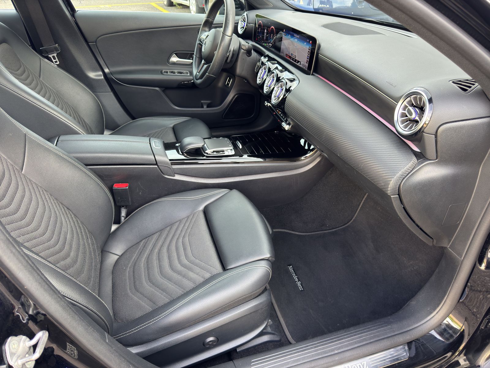 MERCEDES-BENZ A 250e AMG Line 8G-DCT-image-8