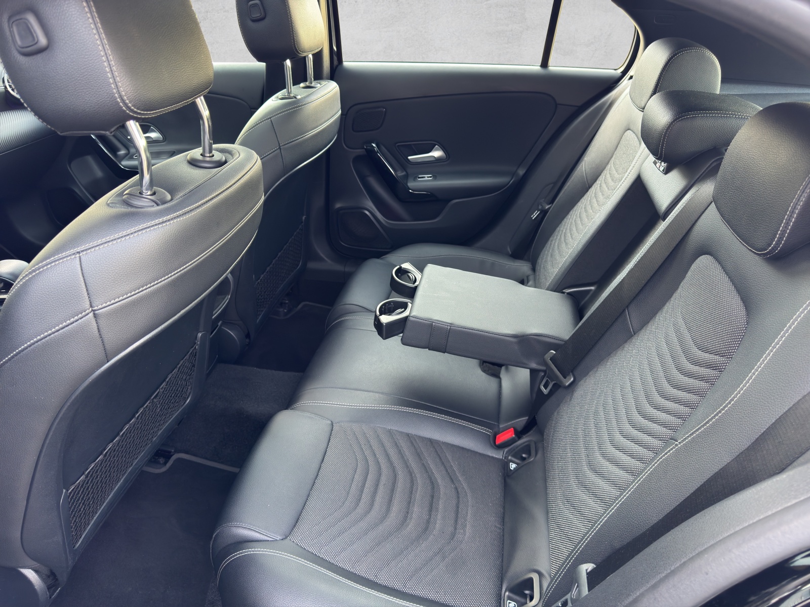 MERCEDES-BENZ A 250e AMG Line 8G-DCT-image-3