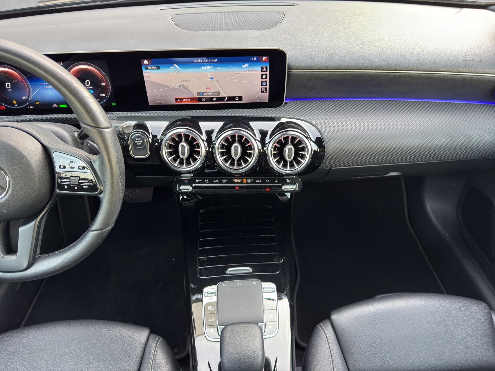MERCEDES-BENZ A 250e AMG Line 8G-DCT-image-6