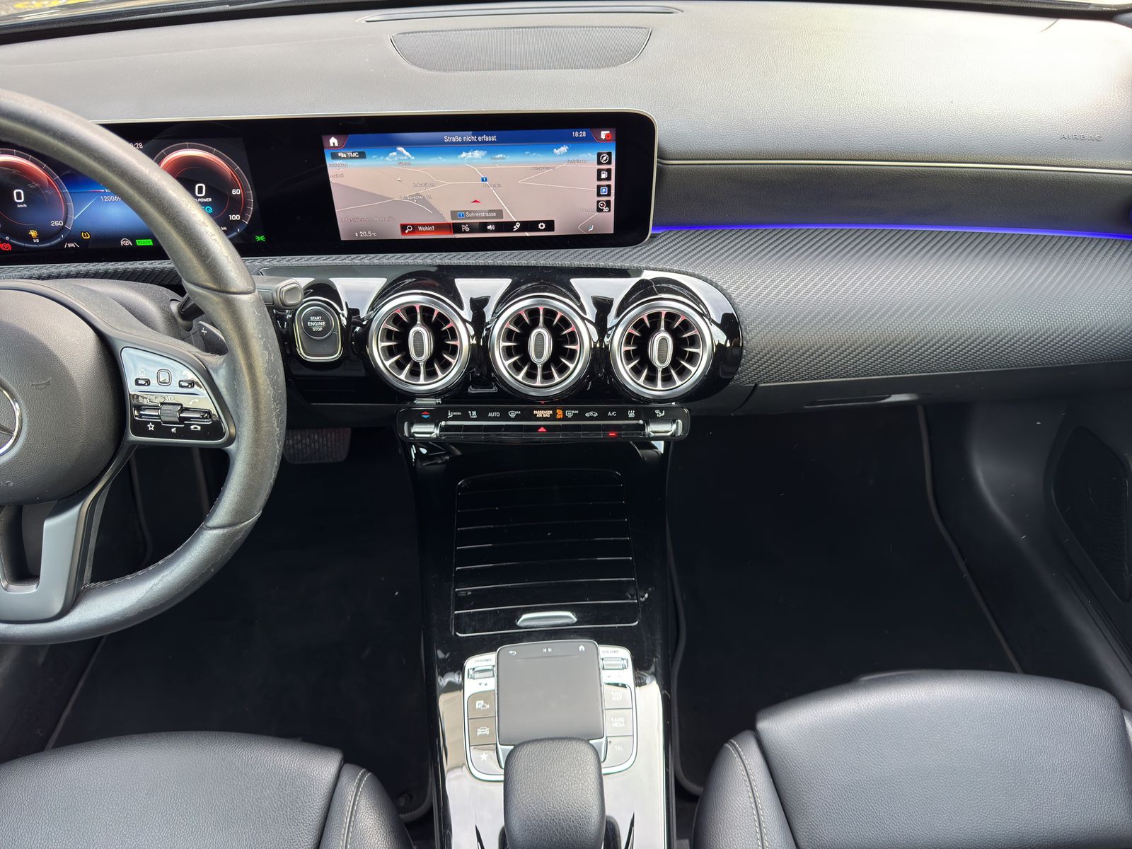 MERCEDES-BENZ A 250e AMG Line 8G-DCT-image-4