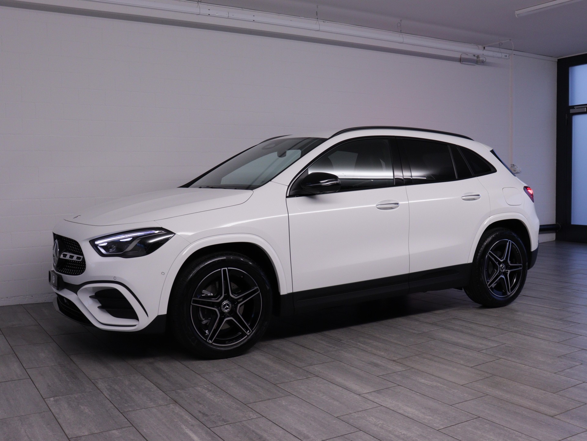 MERCEDES-BENZ GLA 200 Night Star AMG Line-image-1