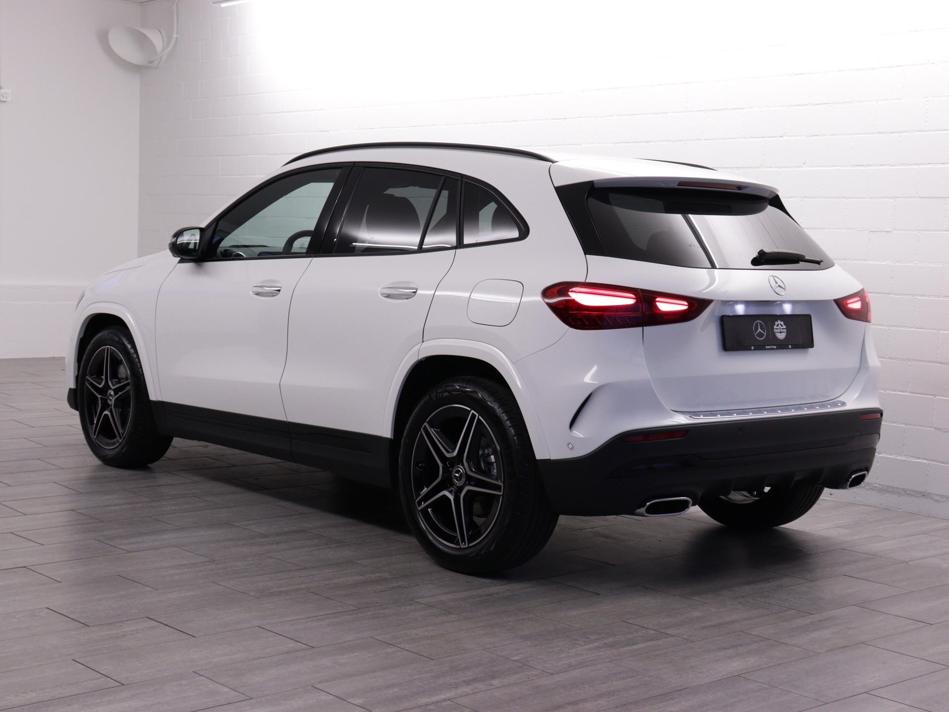 MERCEDES-BENZ GLA 200 Night Star AMG Line-image-3