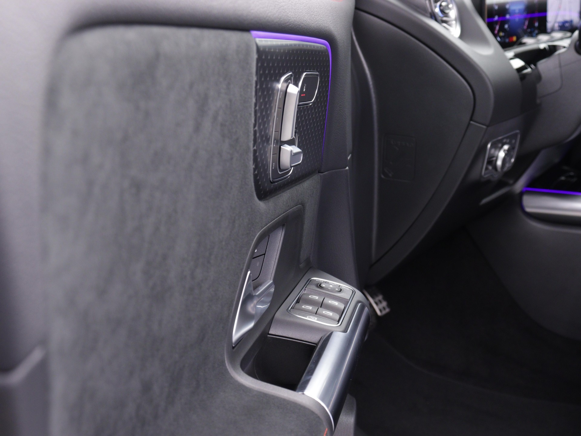 MERCEDES-BENZ GLA 200 Night Star AMG Line-image-9