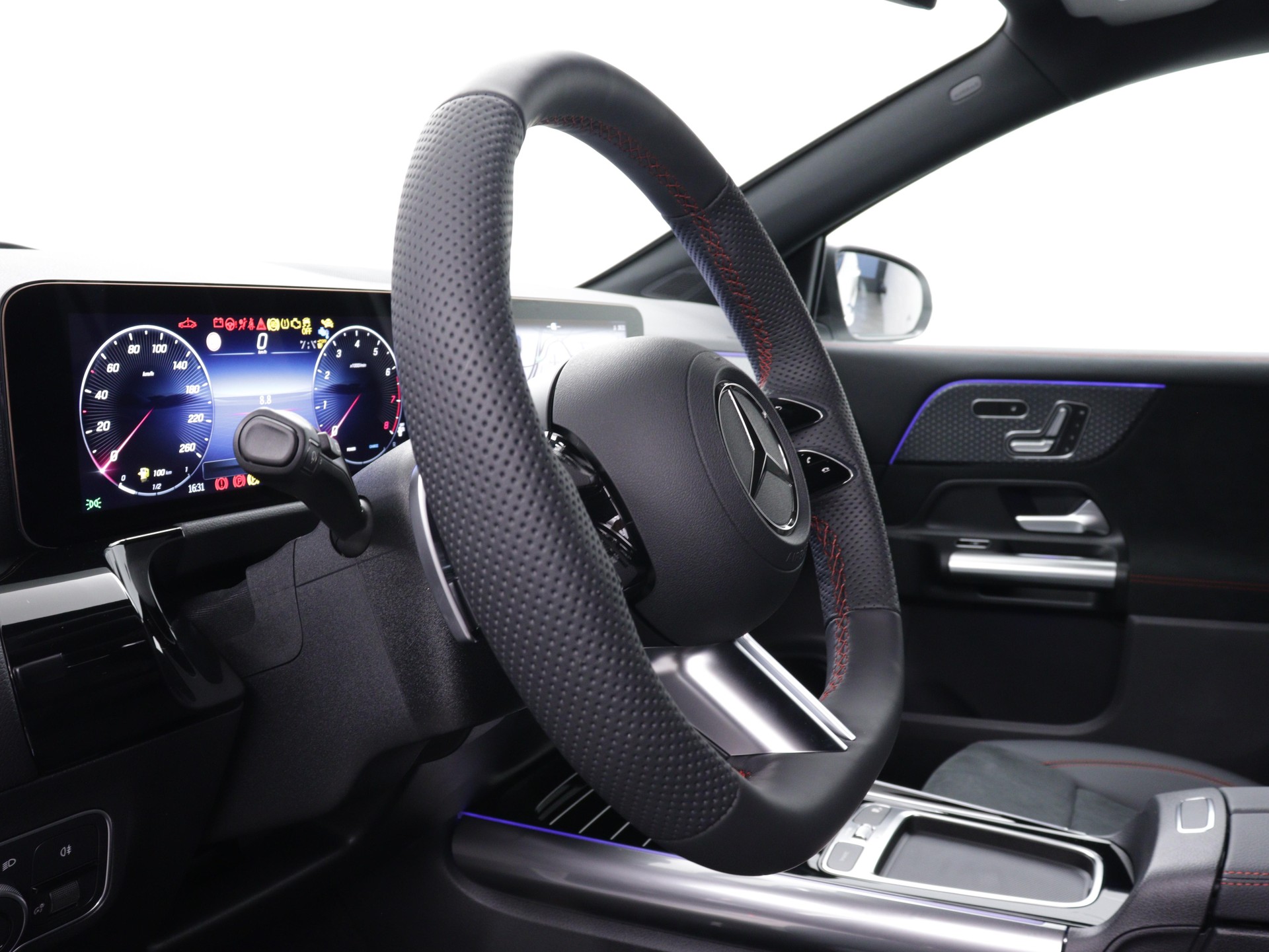 MERCEDES-BENZ GLA 200 Night Star AMG Line-image-6