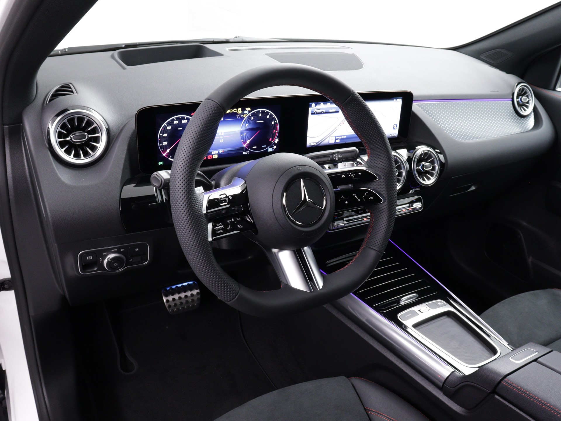 MERCEDES-BENZ GLA 200 Night Star AMG Line-image-5
