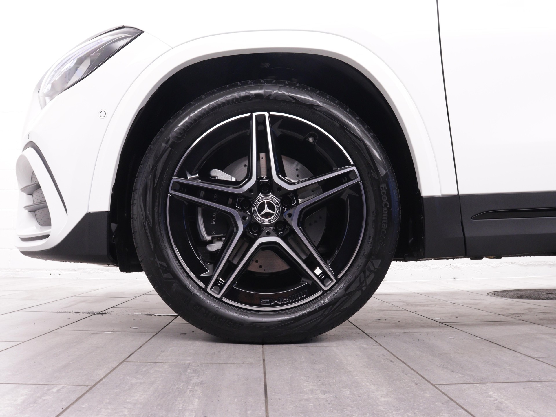 MERCEDES-BENZ GLA 200 Night Star AMG Line-image-12