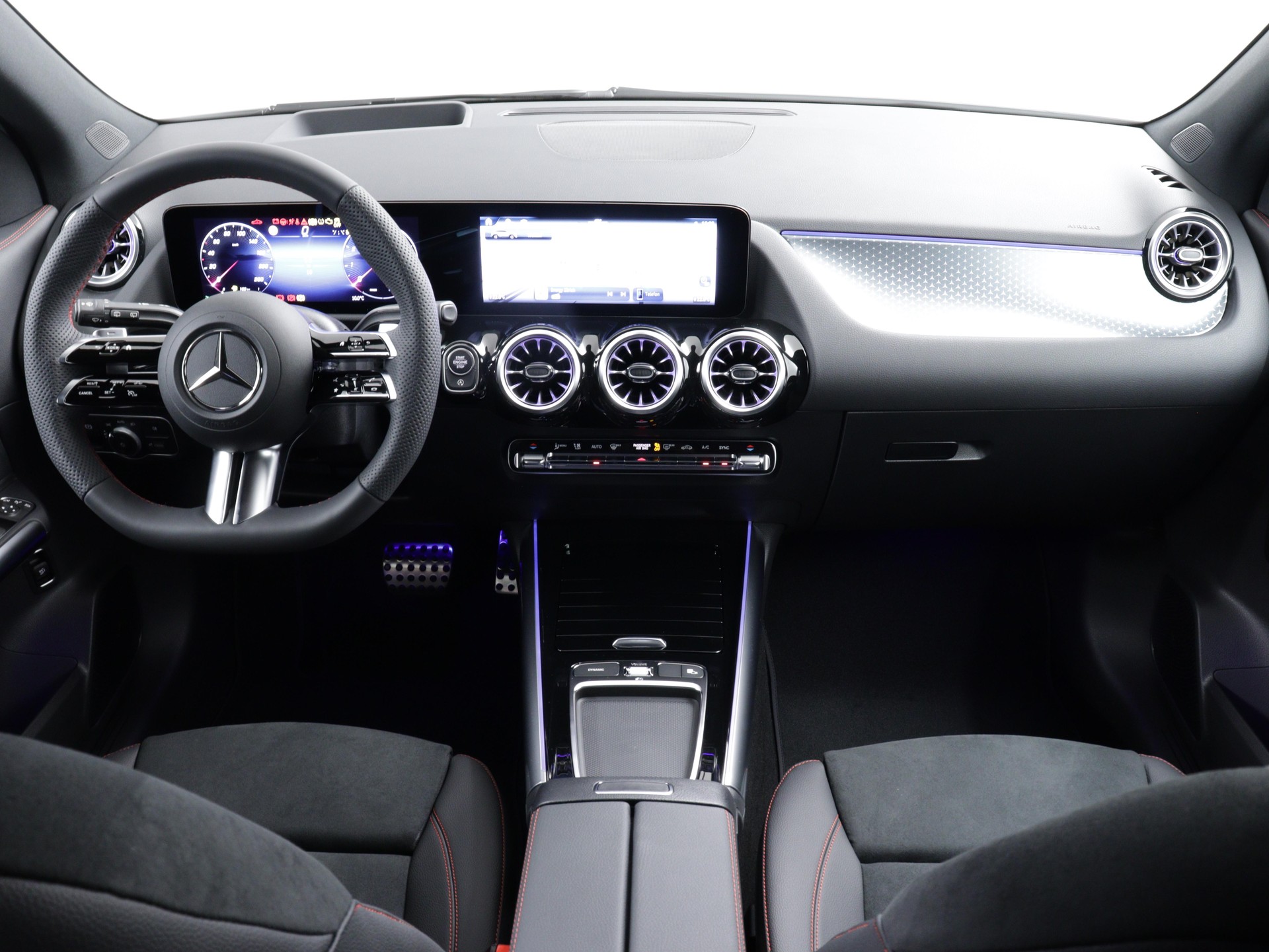 MERCEDES-BENZ GLA 200 Night Star AMG Line-image-4