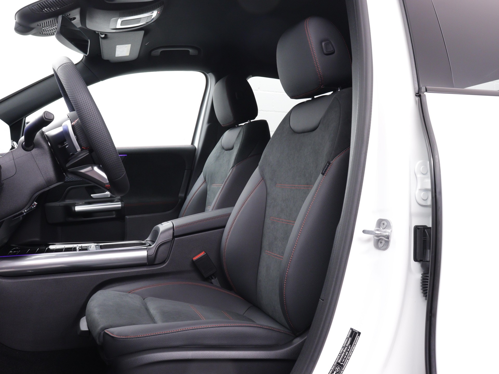 MERCEDES-BENZ GLA 200 Night Star AMG Line-image-7