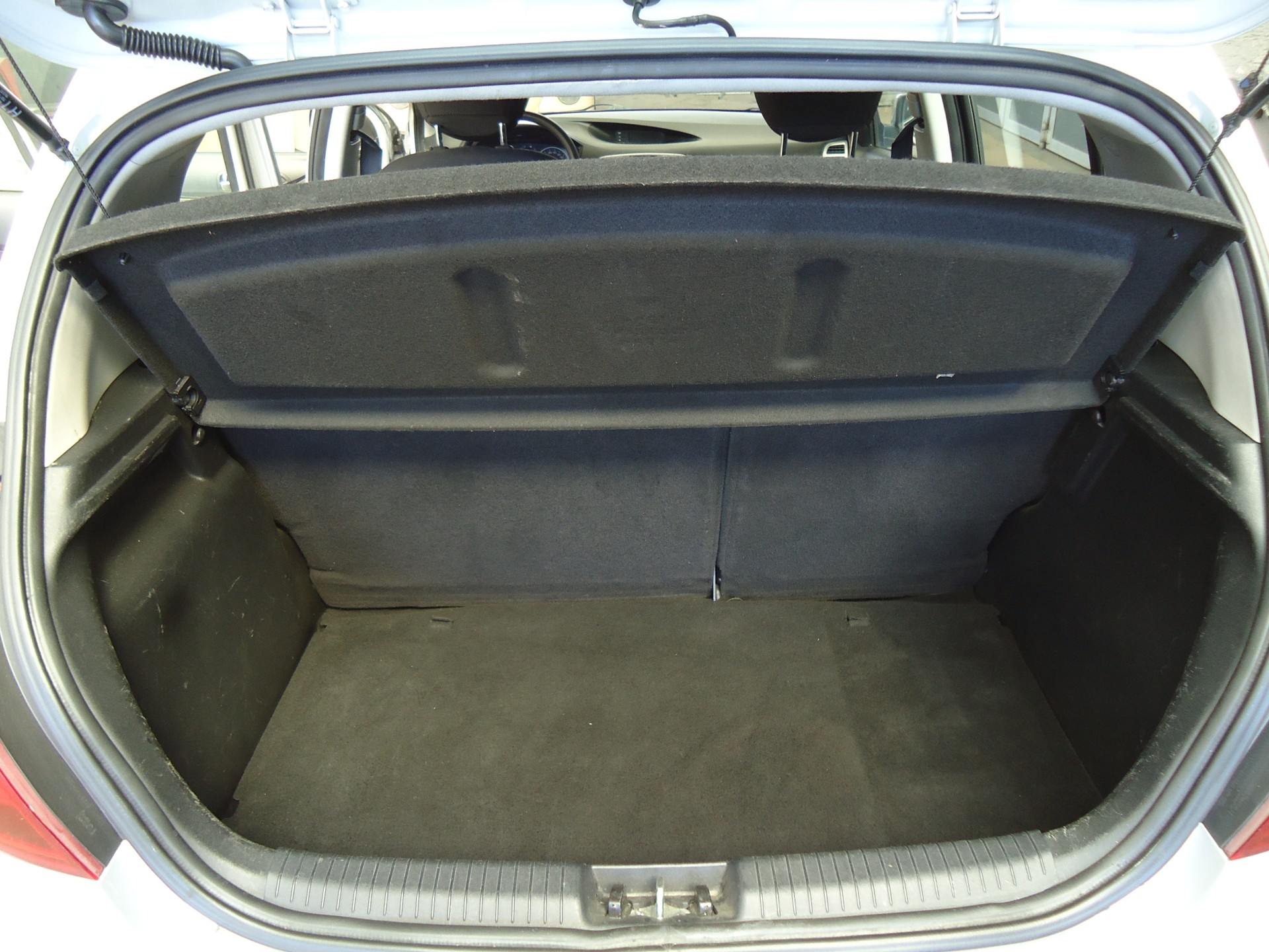 HYUNDAI i20 1.2 Comfort-image-6