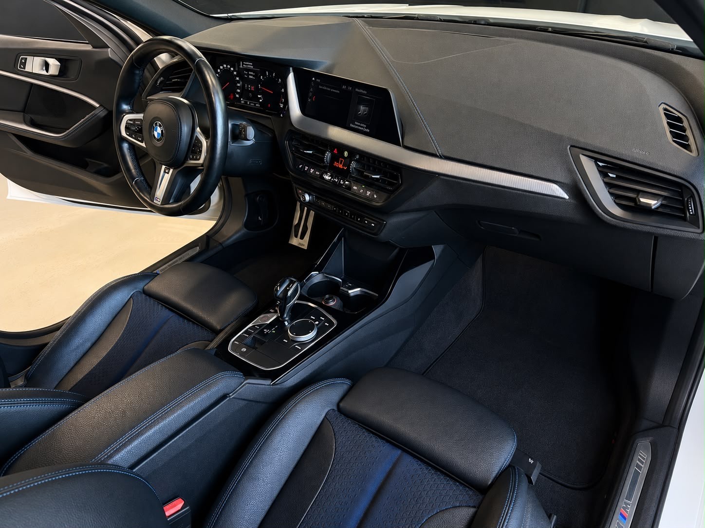BMW 118i M Sport Steptronic-image-11