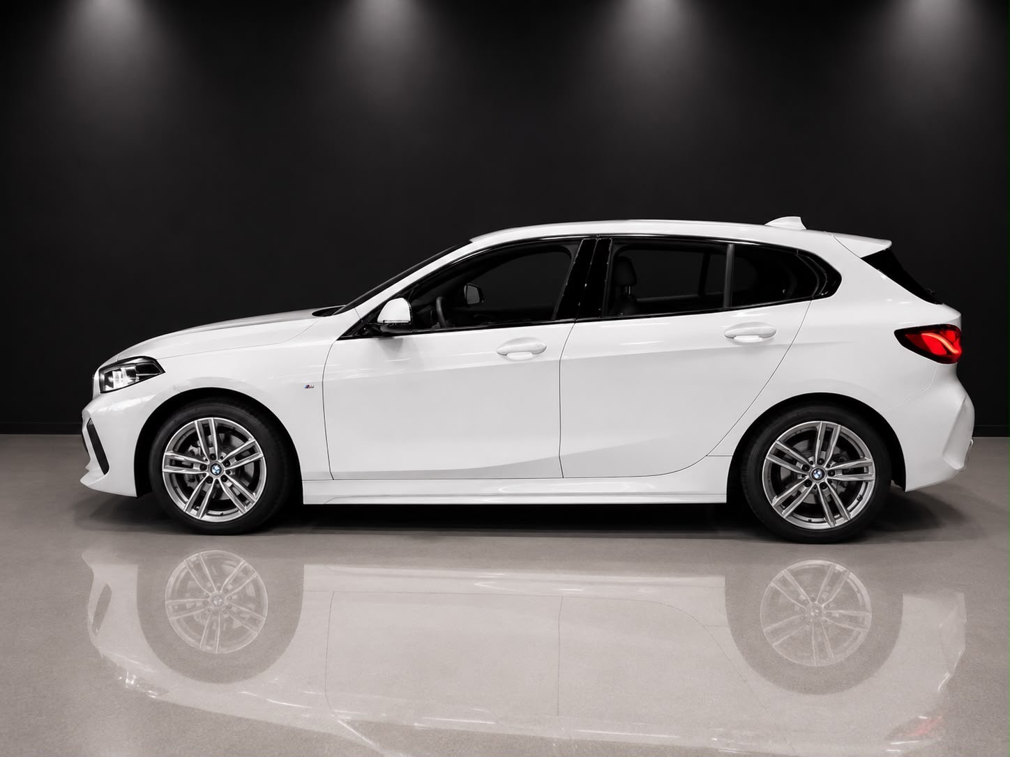 BMW 118i M Sport Steptronic-image-7