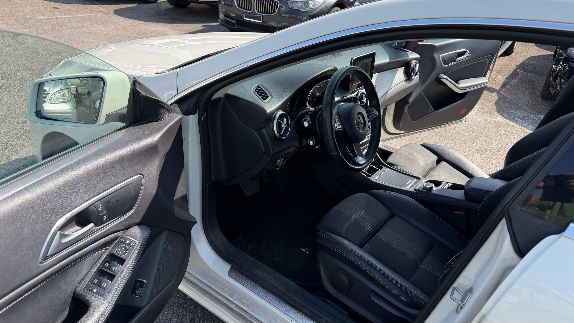 MERCEDES-BENZ CLA 200 d Urban 4Matic 7G-DCT-image-6