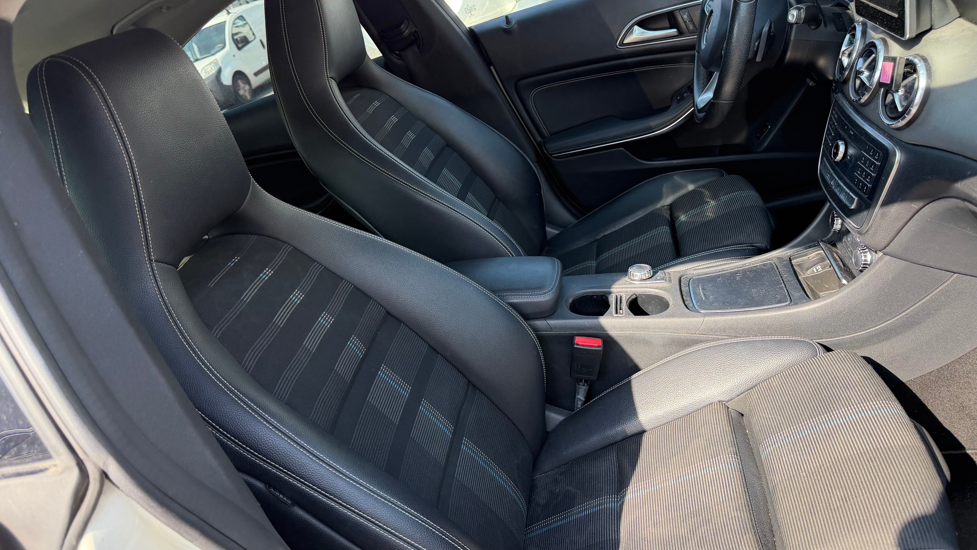 MERCEDES-BENZ CLA 200 d Urban 4Matic 7G-DCT-image-5