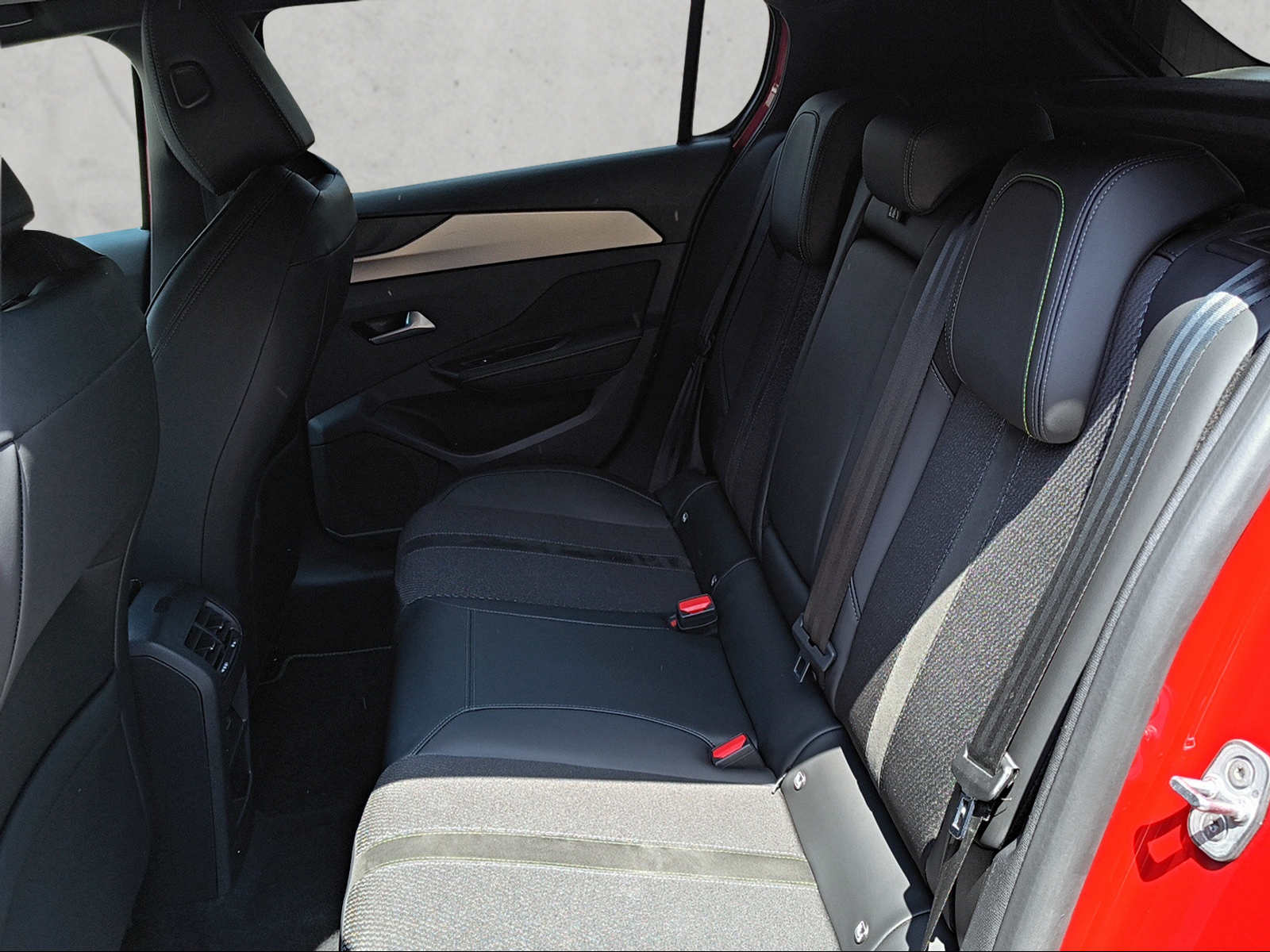 PEUGEOT 308 1.2 Hybrid GT-image-9
