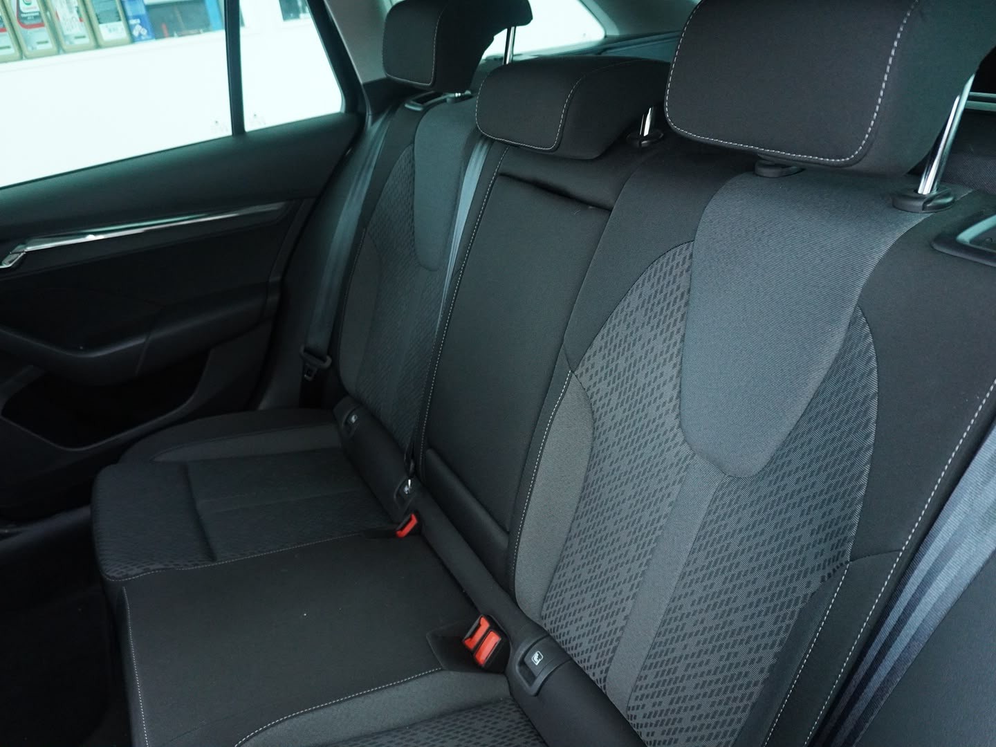 SKODA Octavia Combi 2.0 TDI DSG Style 4x4-image-4
