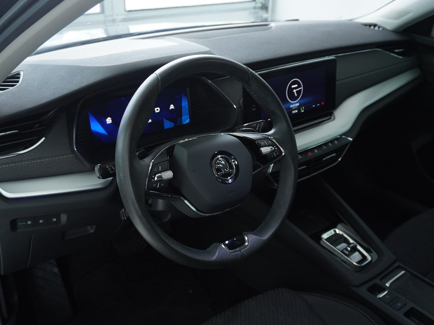 SKODA Octavia Combi 2.0 TDI DSG Style 4x4-image-2