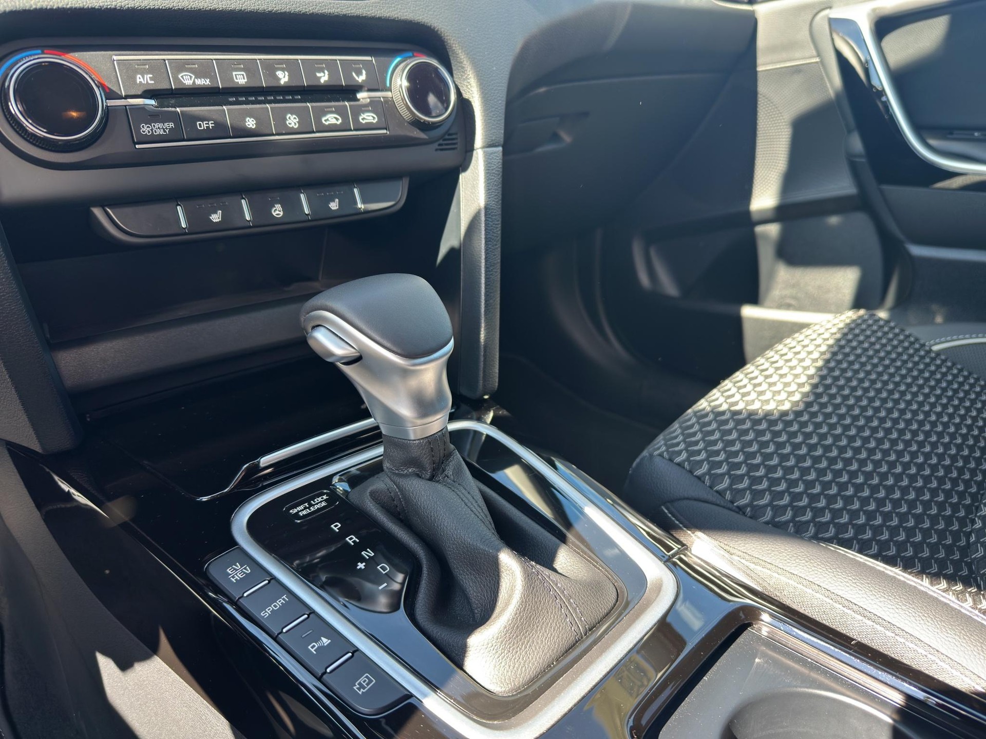 KIA Ceed SW 1.6 GDi Plug-in Hybrid Style-image-5