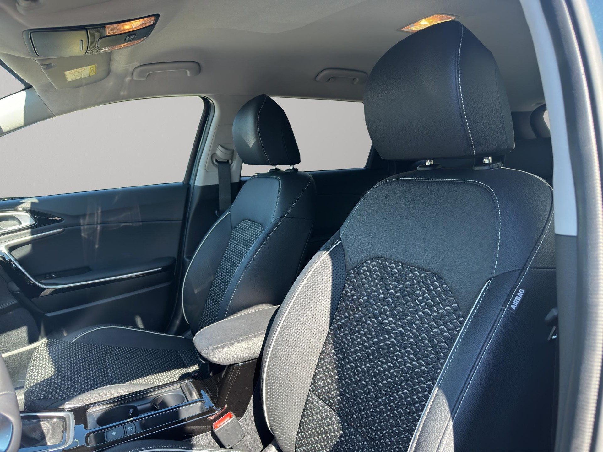 KIA Ceed SW 1.6 GDi Plug-in Hybrid Style-image-2