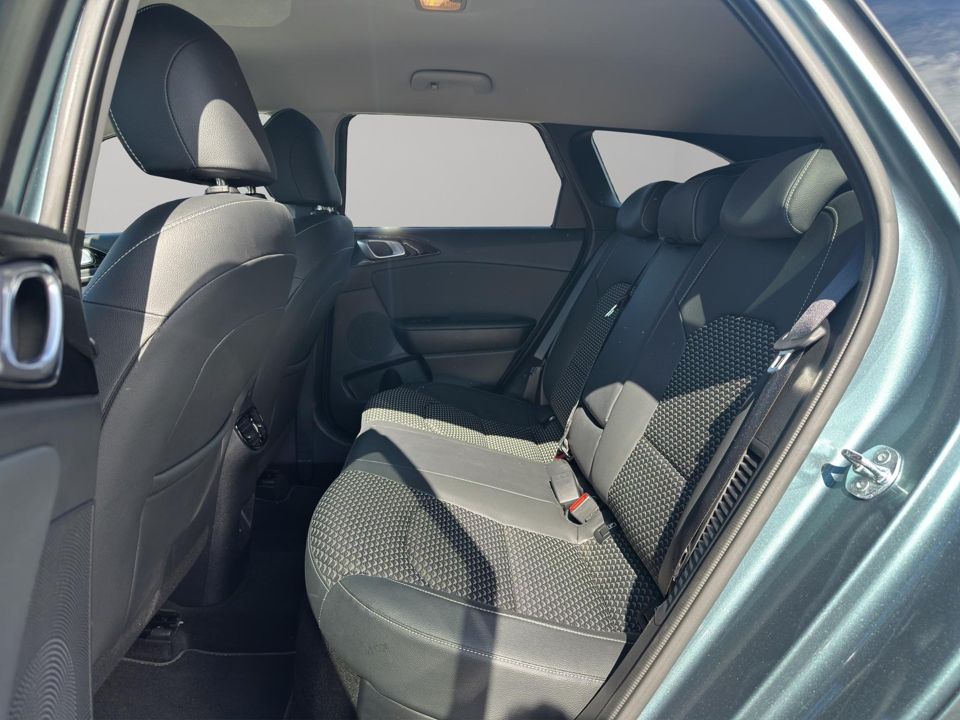 KIA Ceed SW 1.6 GDi Plug-in Hybrid Style-image-9