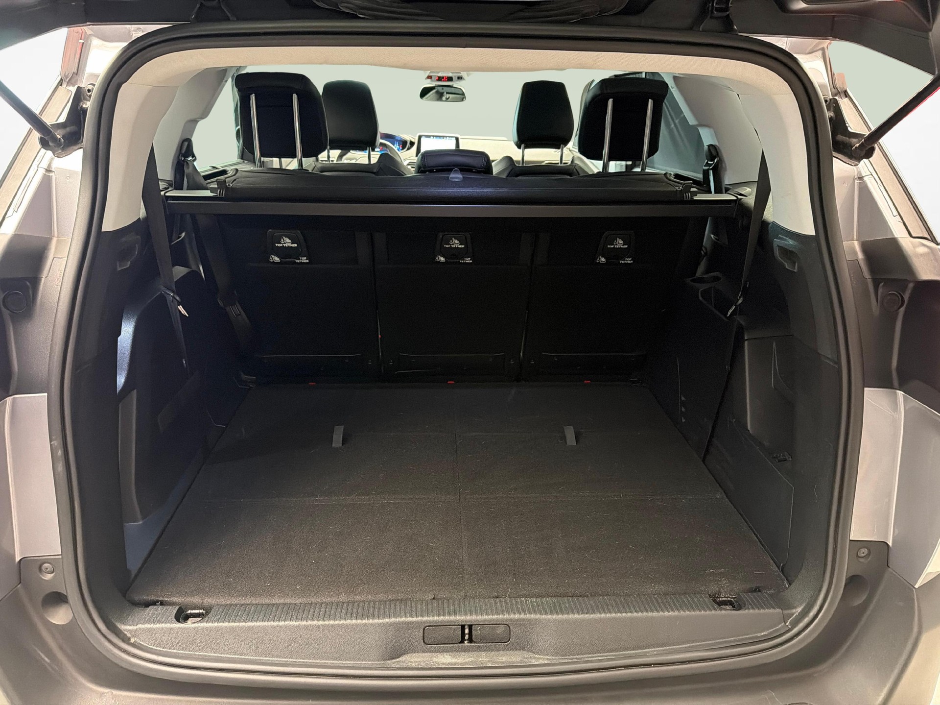 PEUGEOT 5008 1.2 PureTech Allure-image-11