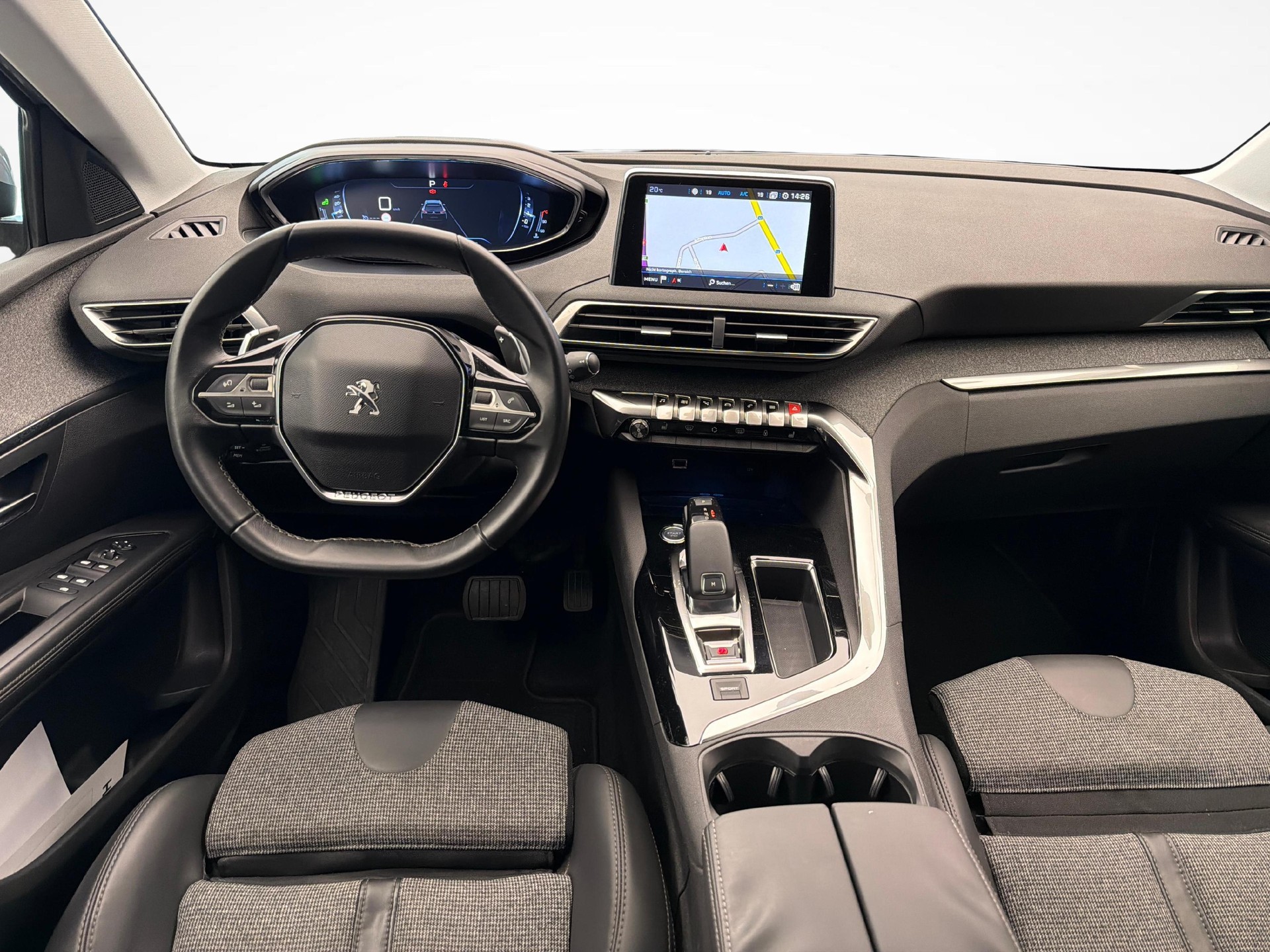 PEUGEOT 5008 1.2 PureTech Allure-image-8