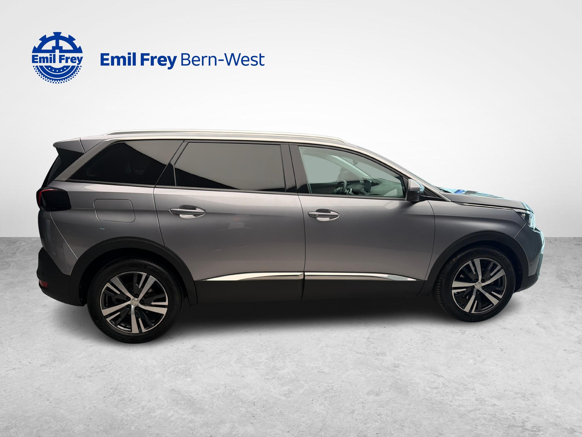 PEUGEOT 5008 1.2 PureTech Allure-image-5