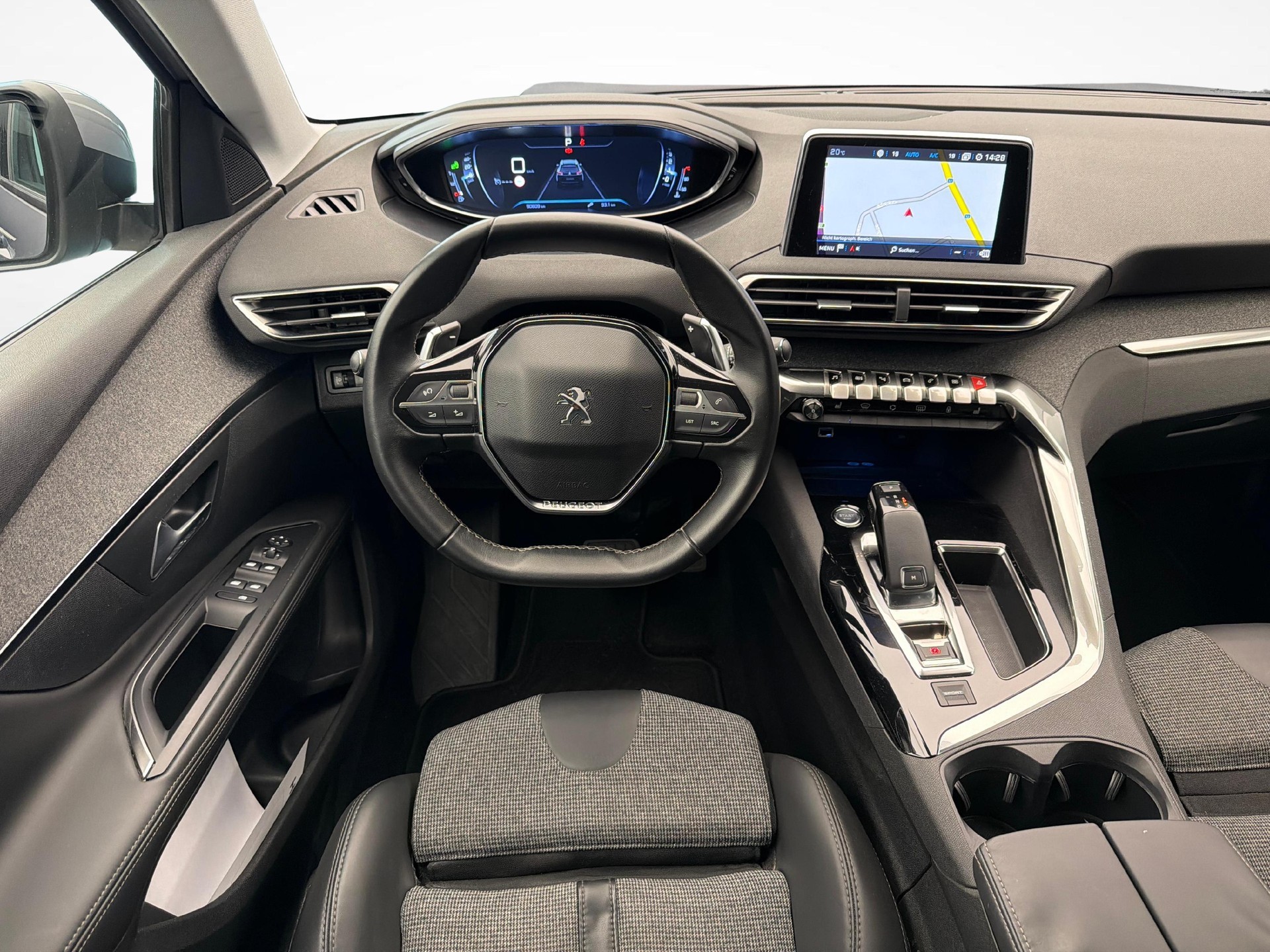PEUGEOT 5008 1.2 PureTech Allure-image-12