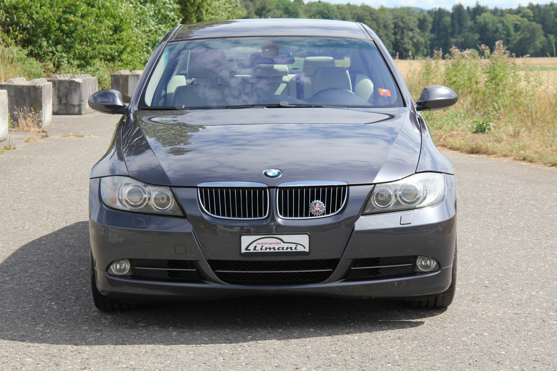 BMW 330i-image-2