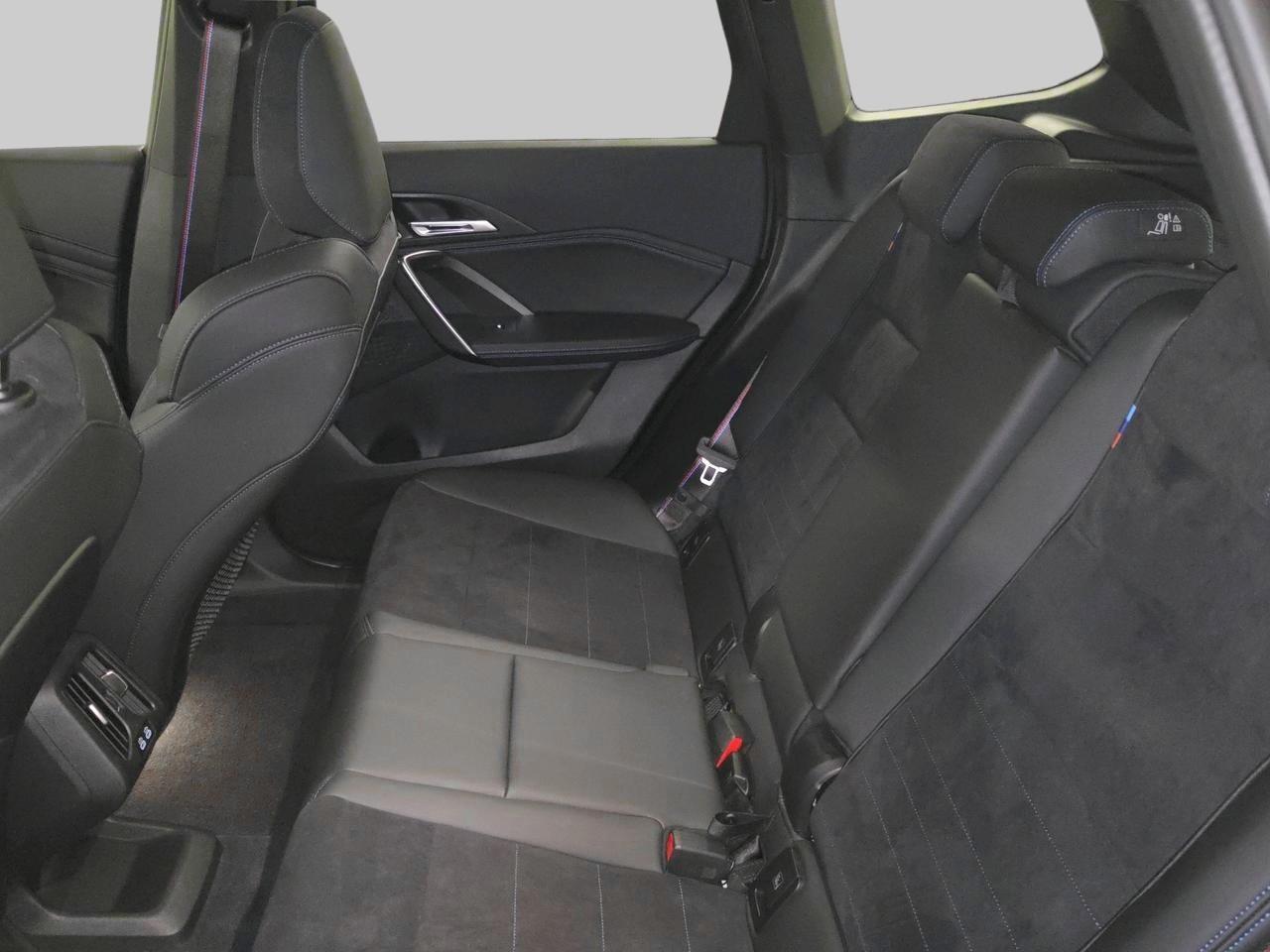 BMW iX1 30 xDrive M Sport-image-13