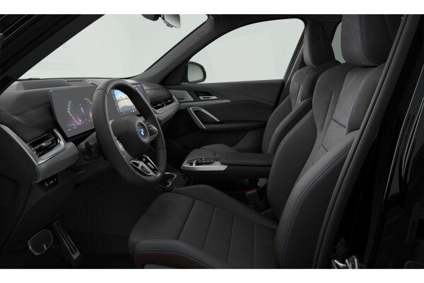 BMW iX1 30 xDrive M Sport-image-5