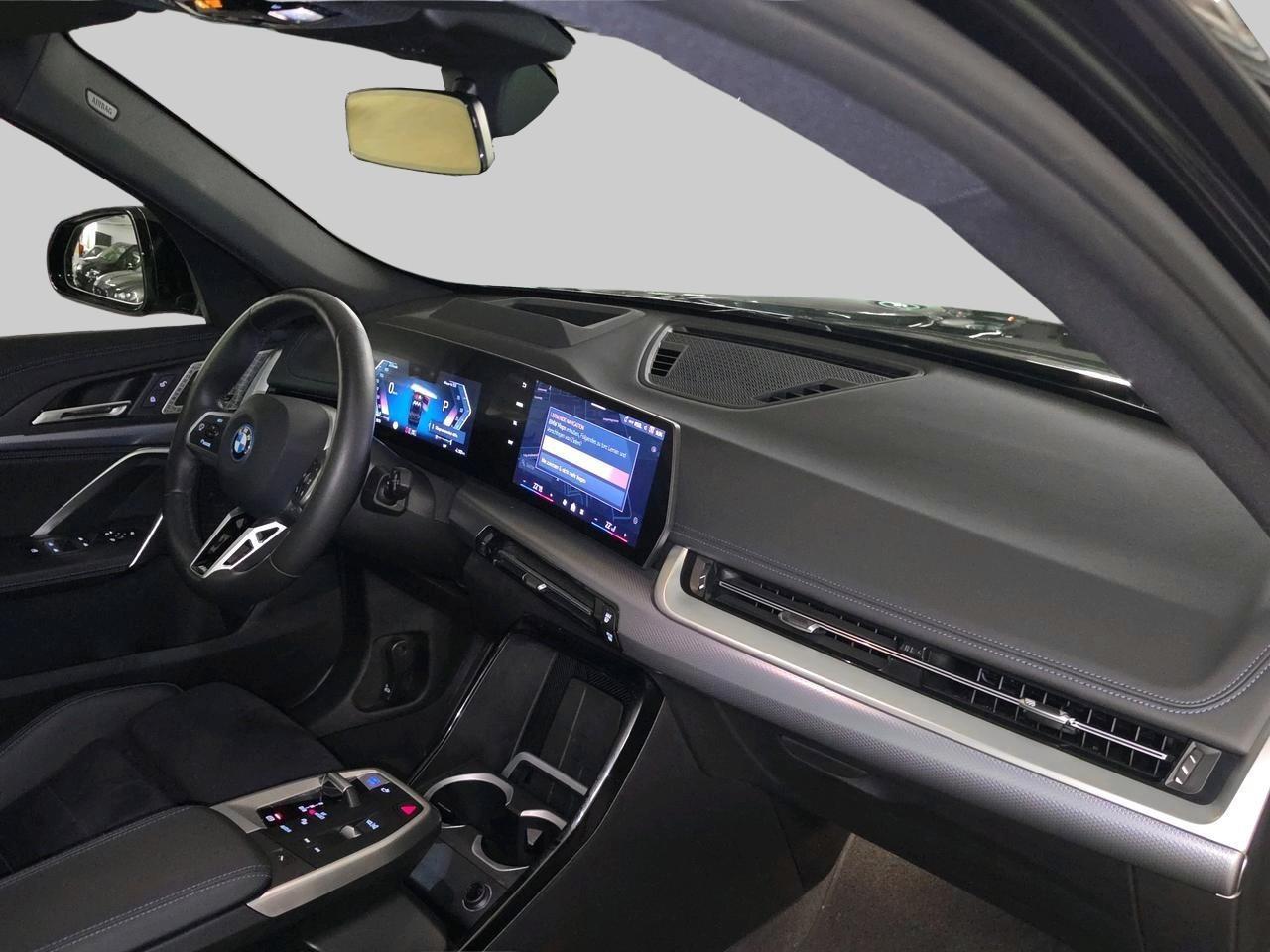 BMW iX1 30 xDrive M Sport-image-11