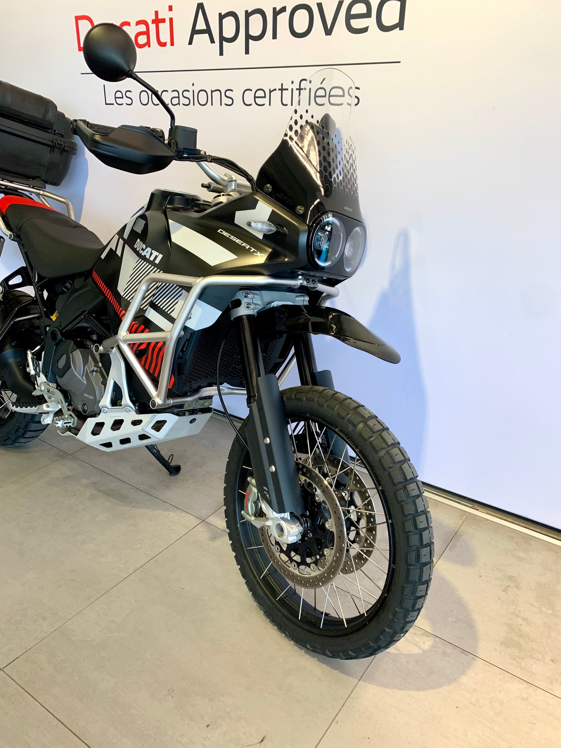 DUCATI Desert X-showroom-element-3