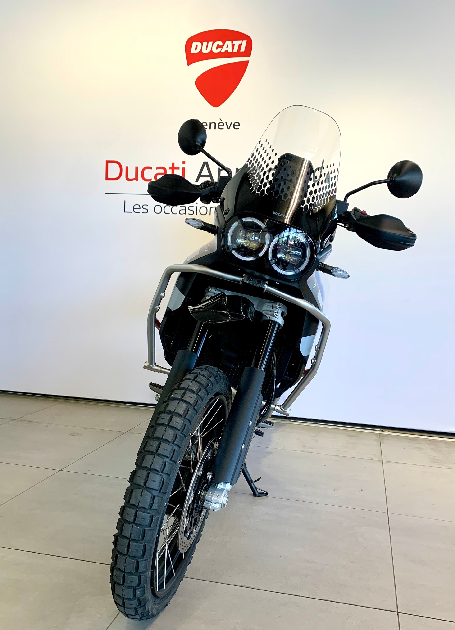 DUCATI Desert X-showroom-element-2