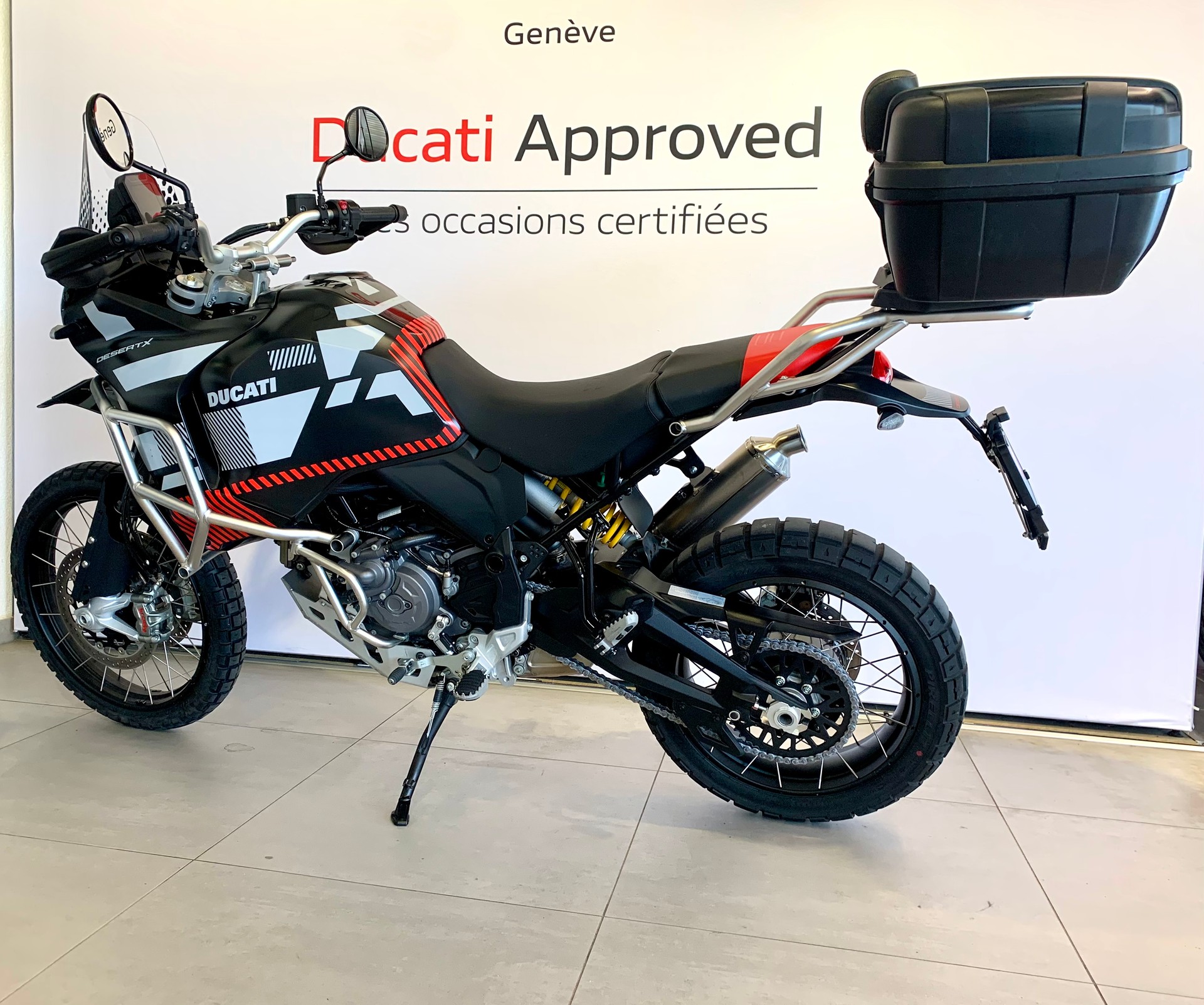 DUCATI Desert X-showroom-element-1