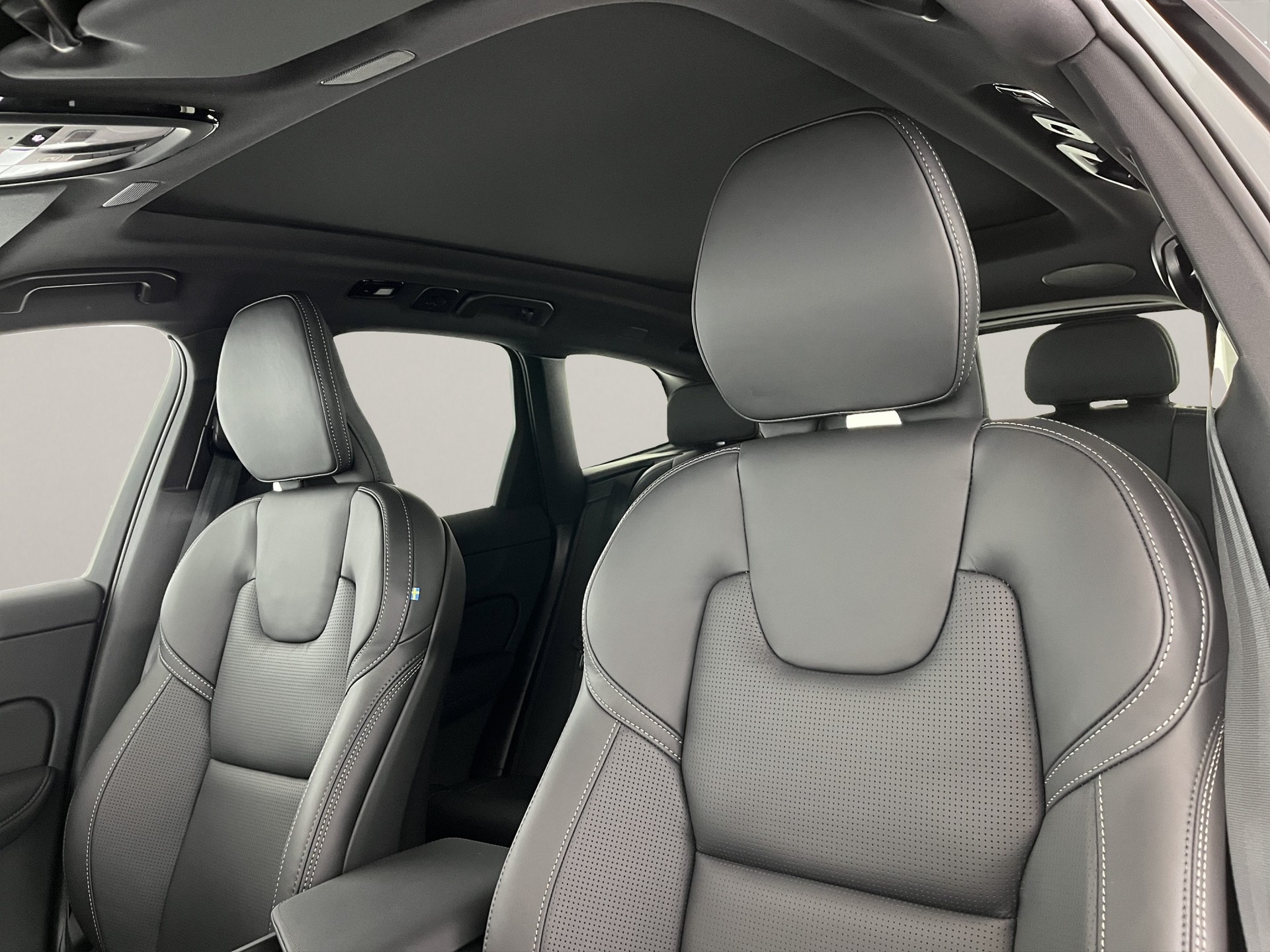 VOLVO XC60 2.0 T8 TE Ultra Dark eAWD-image-17