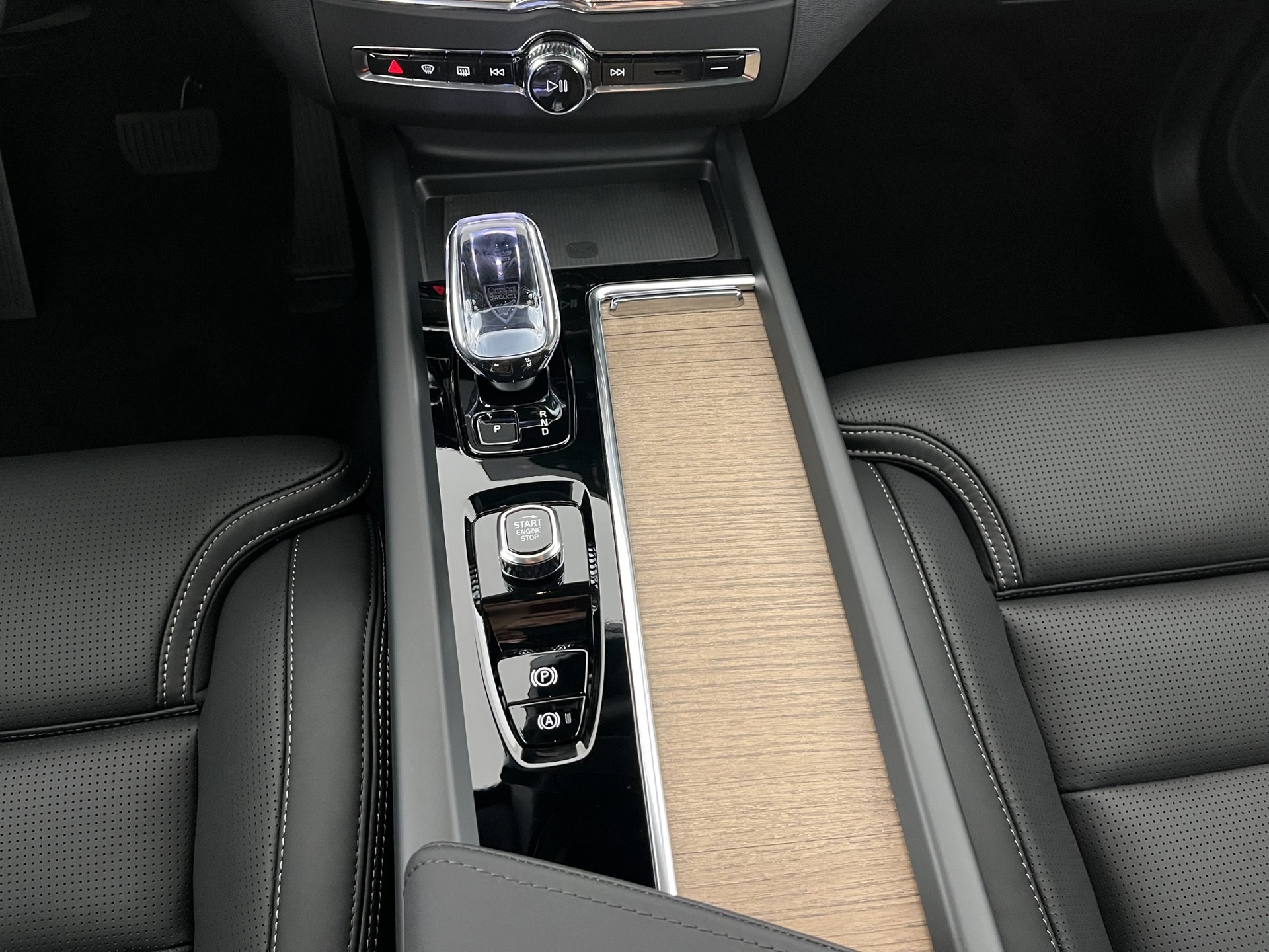 VOLVO XC60 2.0 T8 TE Ultra Dark eAWD-image-14