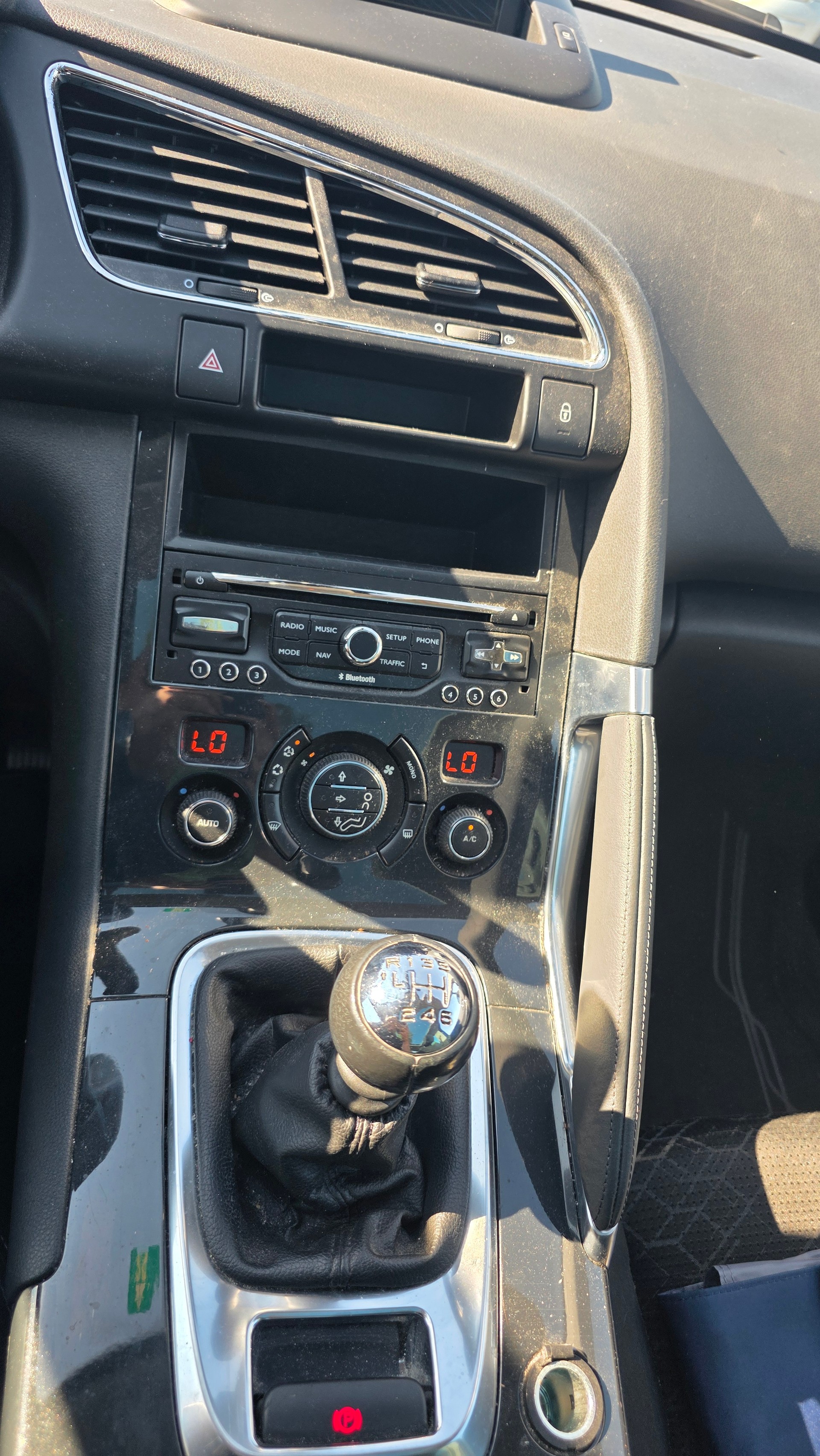 PEUGEOT 3008 1.6 16V T Féline-image-9