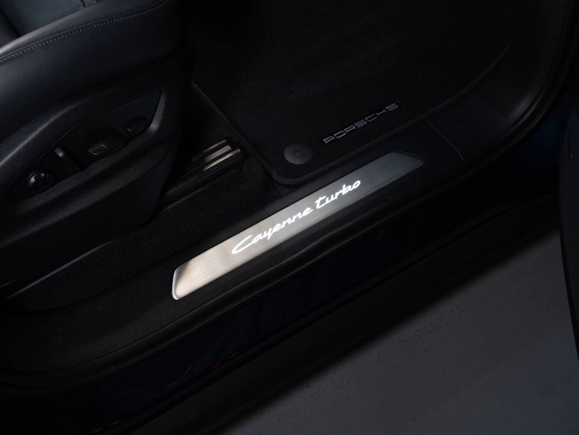 PORSCHE Cayenne Turbo E-Hybrid (MY24)-image-15