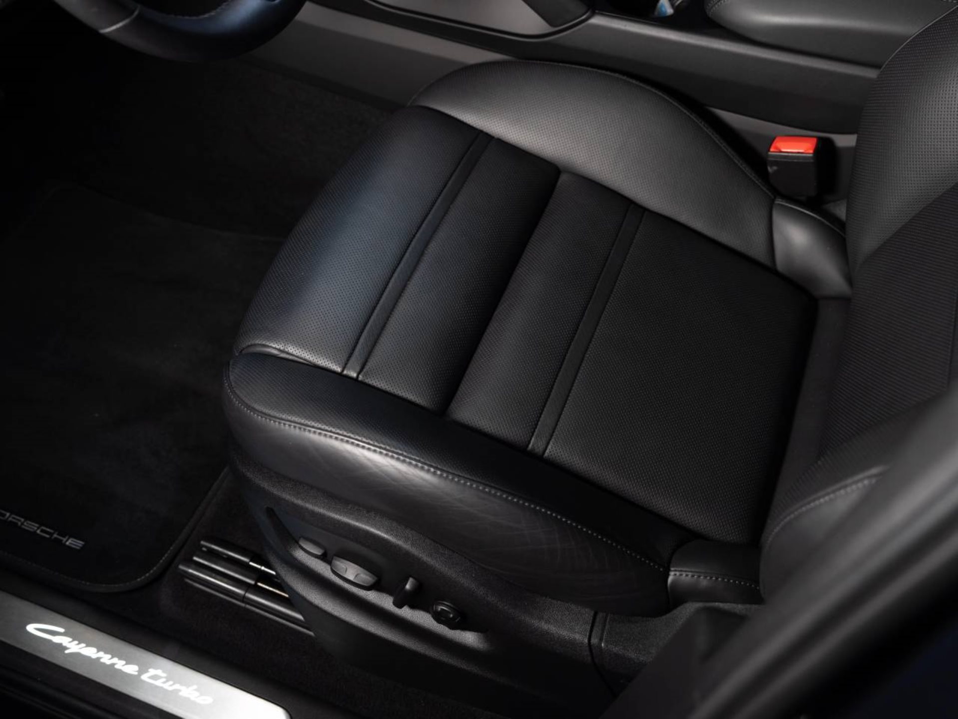 PORSCHE Cayenne Turbo E-Hybrid (MY24)-image-20