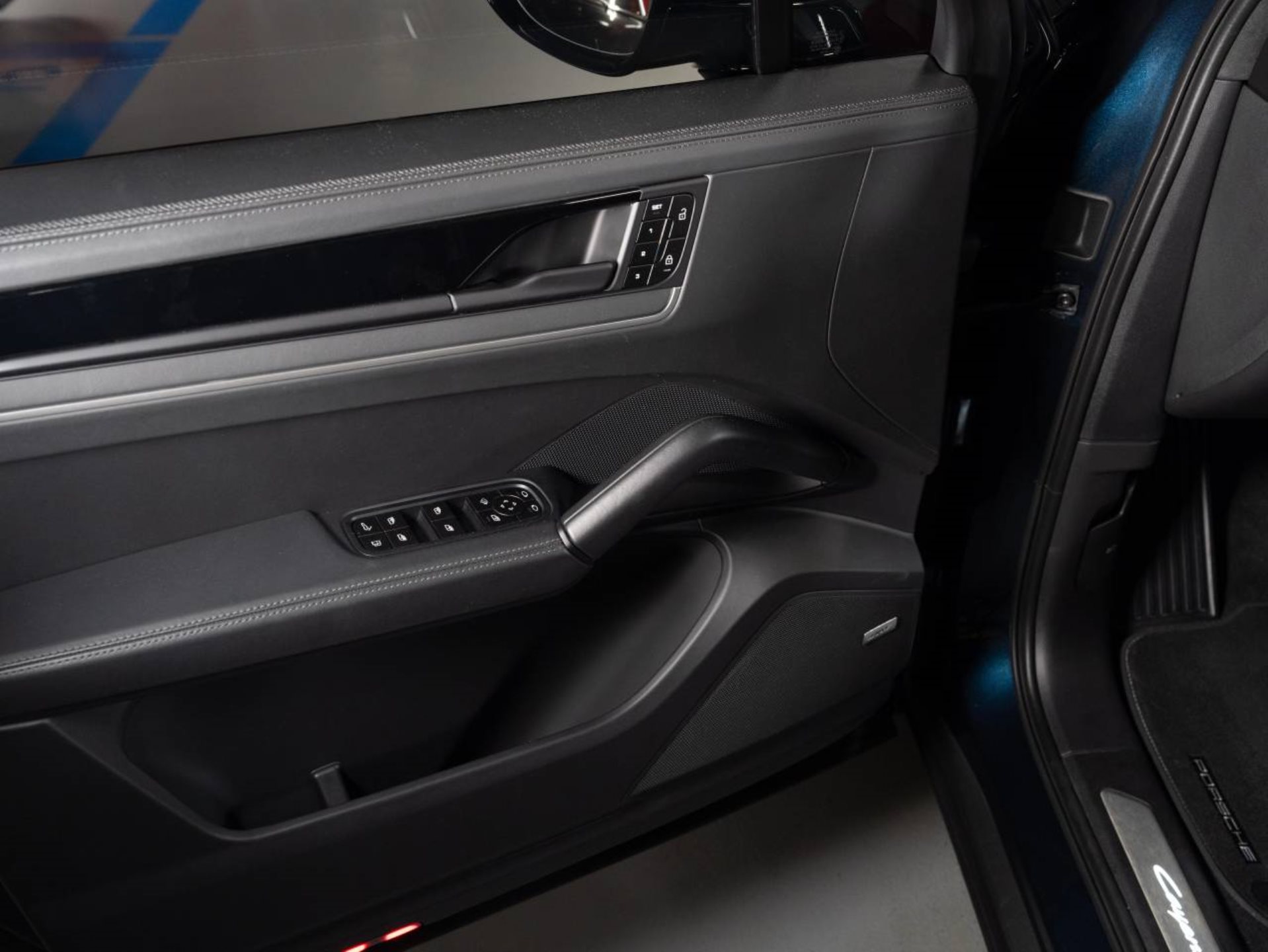 PORSCHE Cayenne Turbo E-Hybrid (MY24)-image-6
