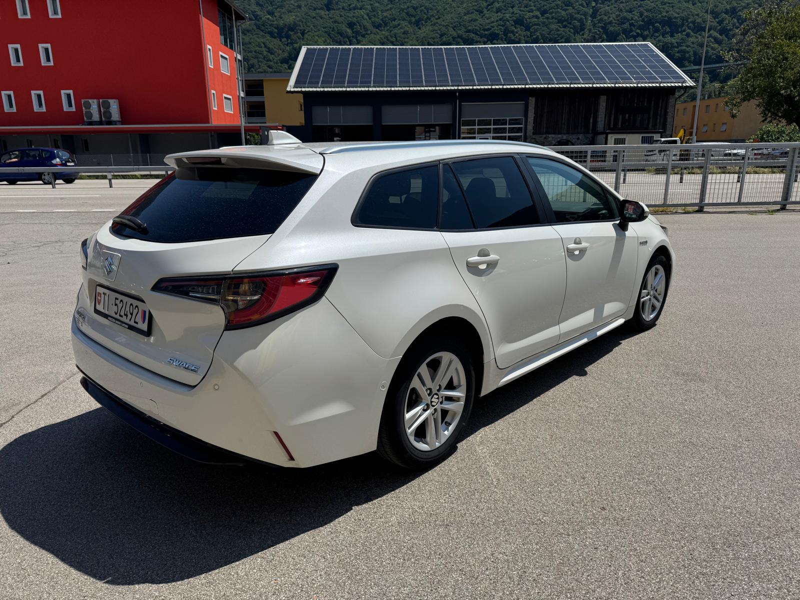 SUZUKI 1.8 Compact Top Hybrid-image-1