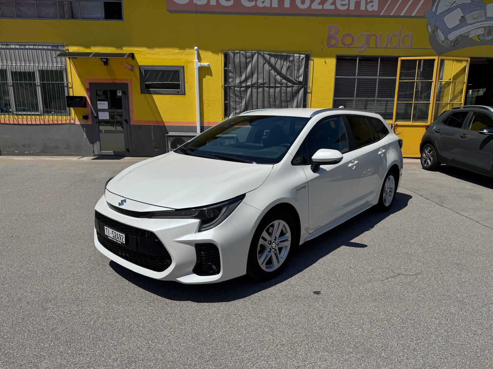 SUZUKI 1.8 Compact Top Hybrid-image-3