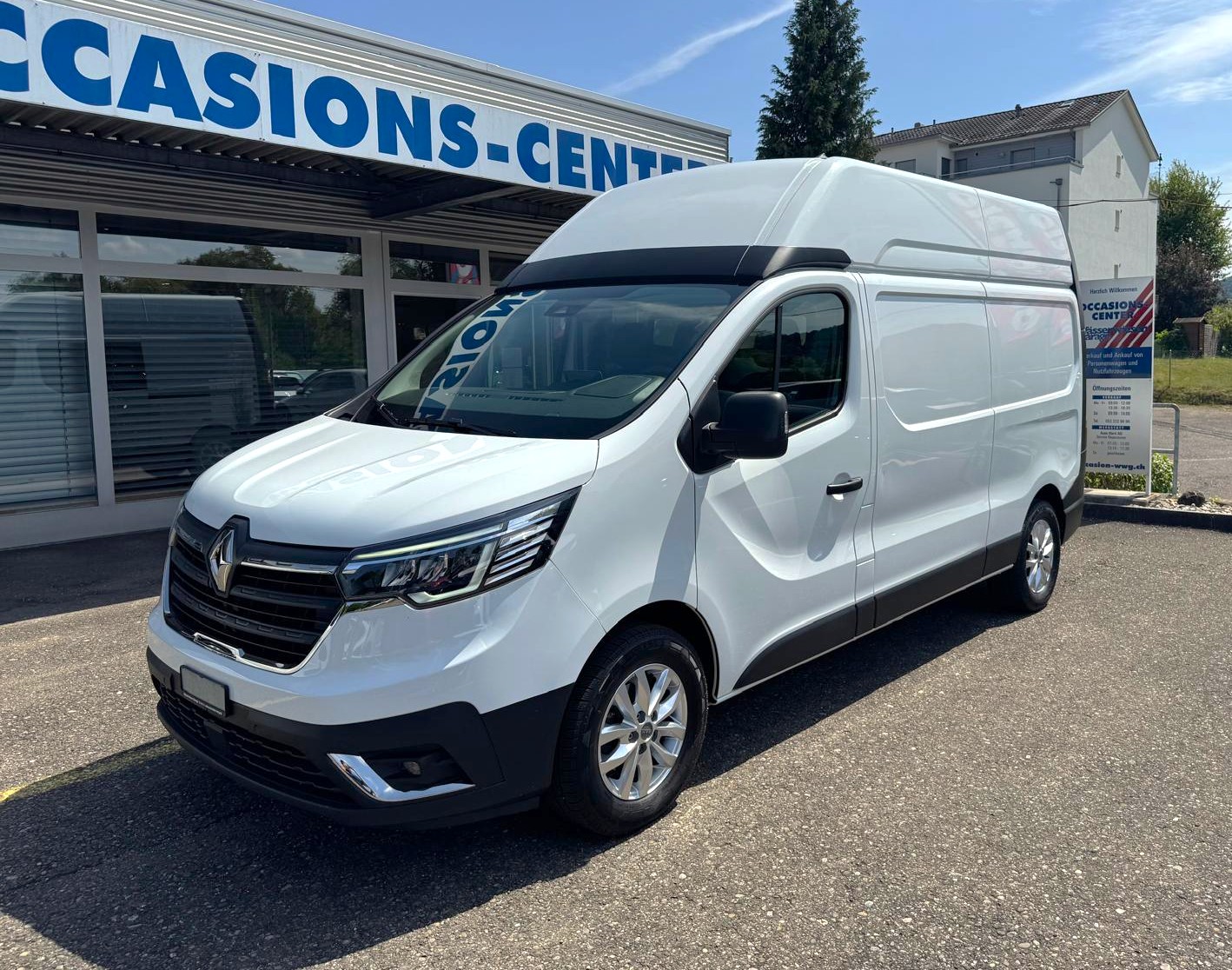 RENAULT Trafic 150 Adv.L2H2 EN-image-0