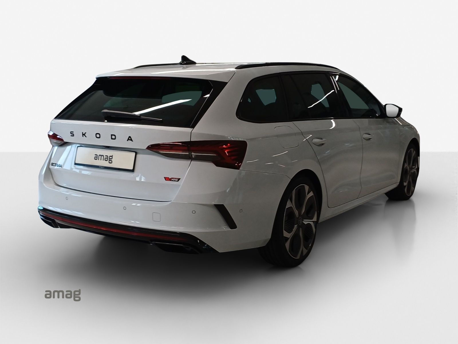 SKODA Octavia Combi 2.0 TSI DSG RS 30 Years Edition-image-4